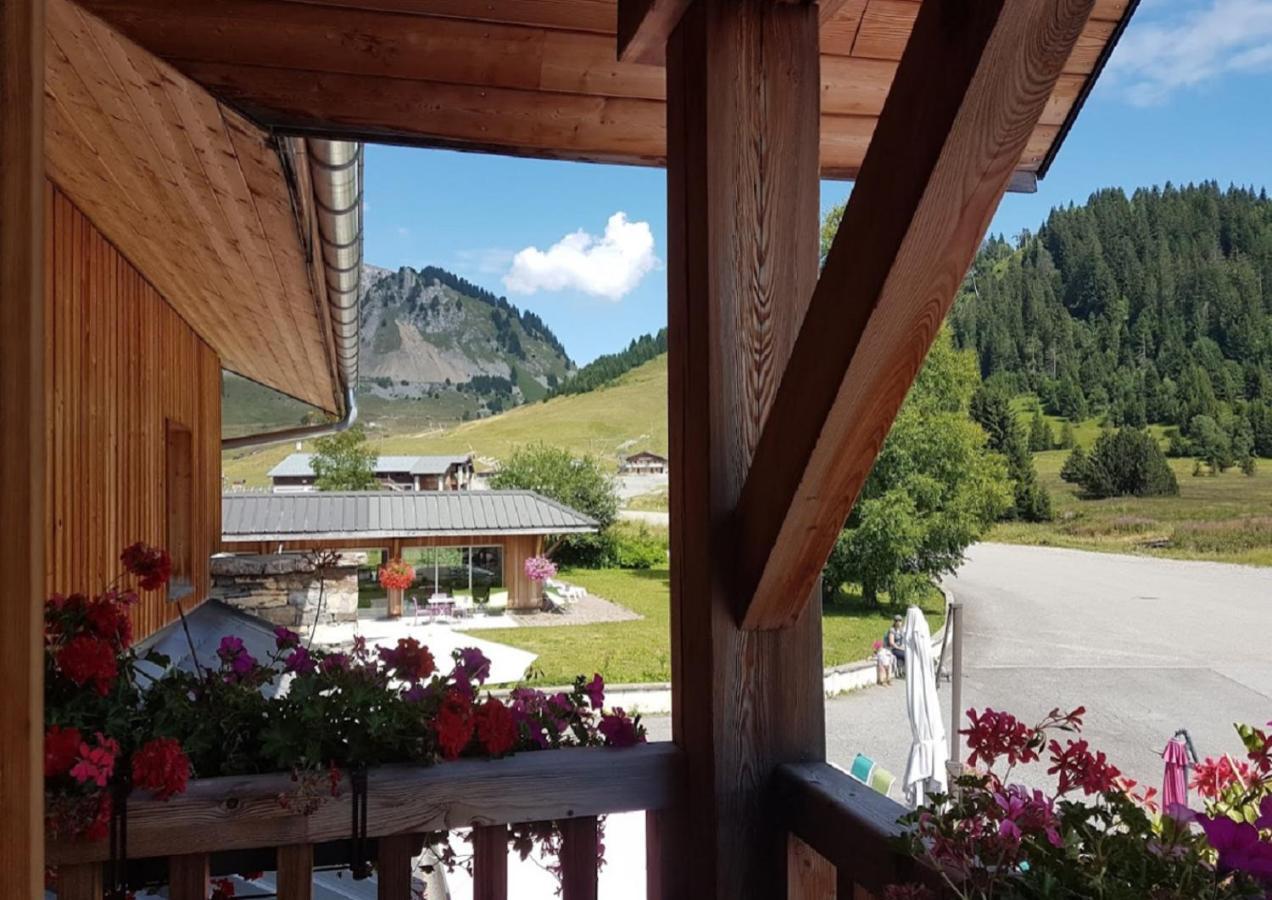 Les Roches 1500 Mieussy Exterior foto